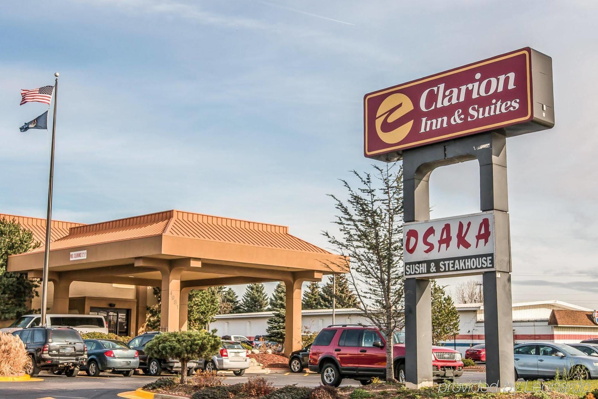 Clarion Inn & Suites Airport Cascade Exterior photo